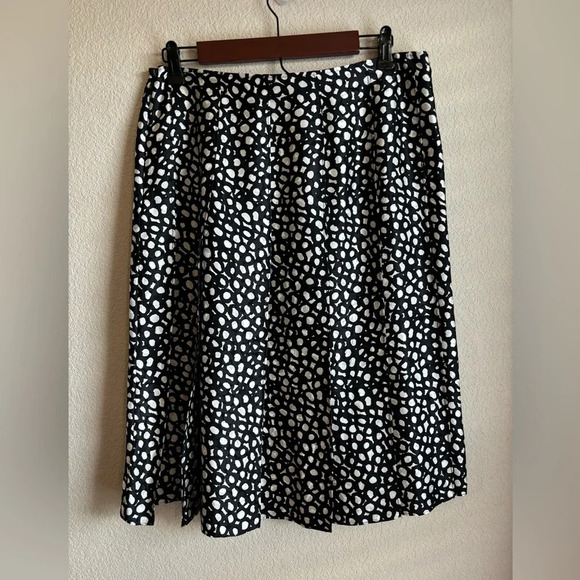 St. John Silk Blend Pleated Black and White Skirt - Picture 2 of 8